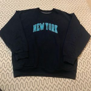 Brandy Melville New York crewneck with pockets